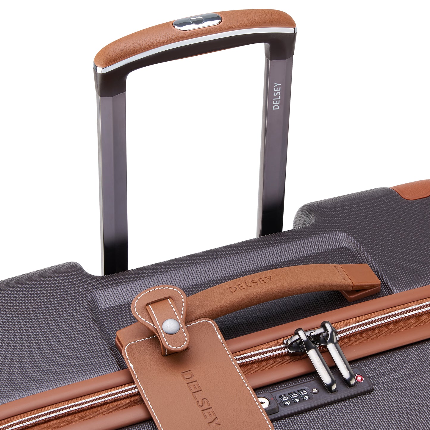 Alça superior em couro marrom e puxador retrátil da mala média DELSEY com zíper antifurto, combinação de design robusto e detalhes elegantes para viagem.
