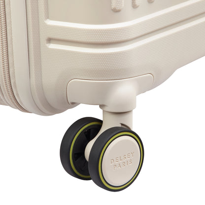 Roda dupla giratória da mala de bordo bege da DELSEY, com design resistente e acabamento premium para maior durabilidade e facilidade de movimentação.