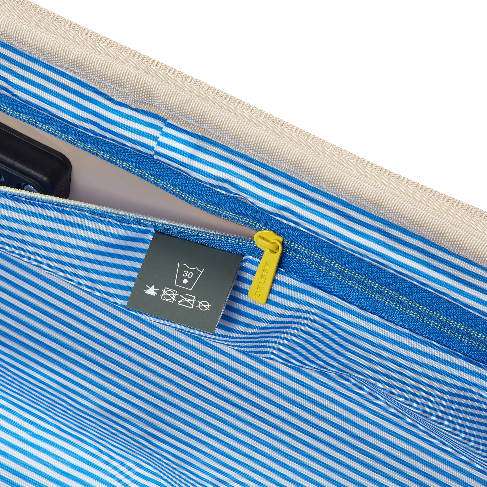 Interior da mala de bordo bege com forro listrado azul e branco, detalhe do zíper amarelo com a marca DELSEY, evidenciando qualidade e acabamento premium.