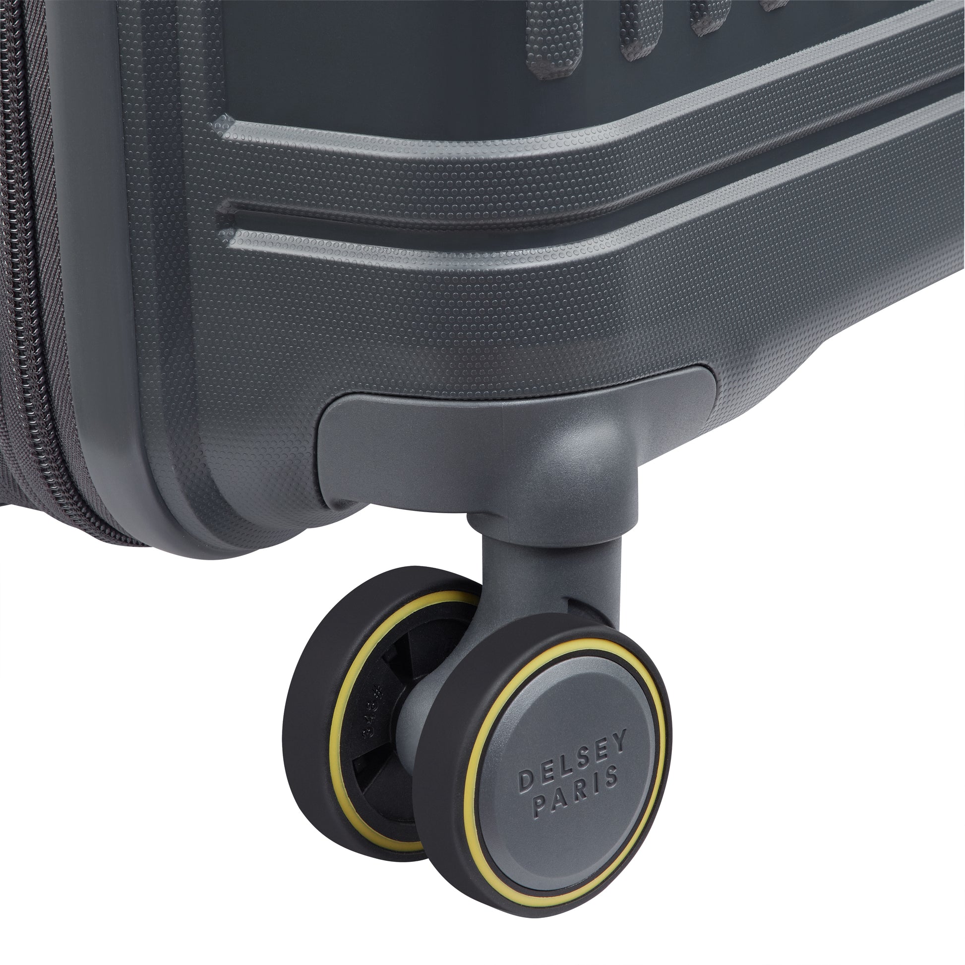 Roda dupla giratória com acabamento moderno em mala de bordo cinza escuro da DELSEY, destacando durabilidade e design premium para viagens.