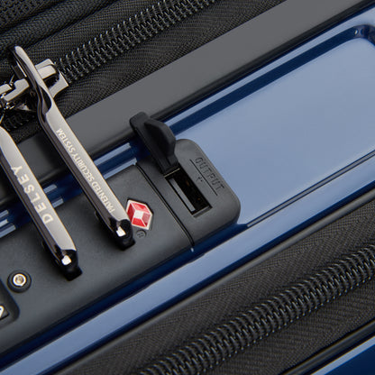 Fechadura TSA integrada com sistema antifurto em mala rígida azul escuro da DELSEY, com zíperes reforçados e design moderno para maior segurança em viagens.