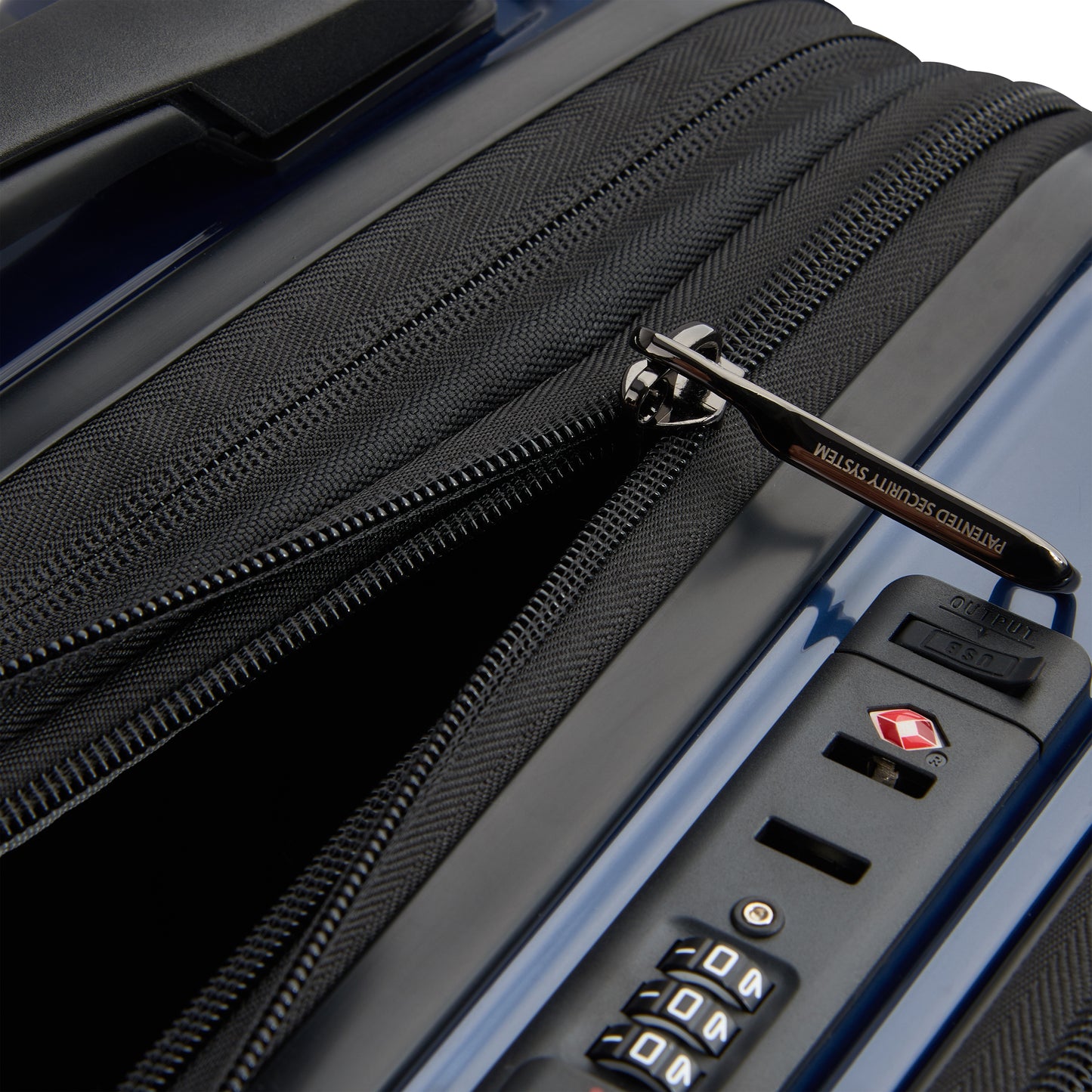 Fecho de segurança com zíper antifurto e cadeado TSA integrado em mala de bordo rígida azul escuro da DELSEY, ideal para viagens com proteção extra.