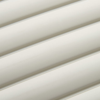 Detalhe em close da superfície rígida e texturizada na cor off white da mala de bordo expansível da DELSEY, destacando acabamento premium e design durável.