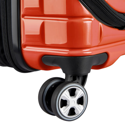 Roda dupla giratória de mala de bordo expansível laranja da DELSEY, com acabamento resistente e design moderno para melhor mobilidade em viagens.