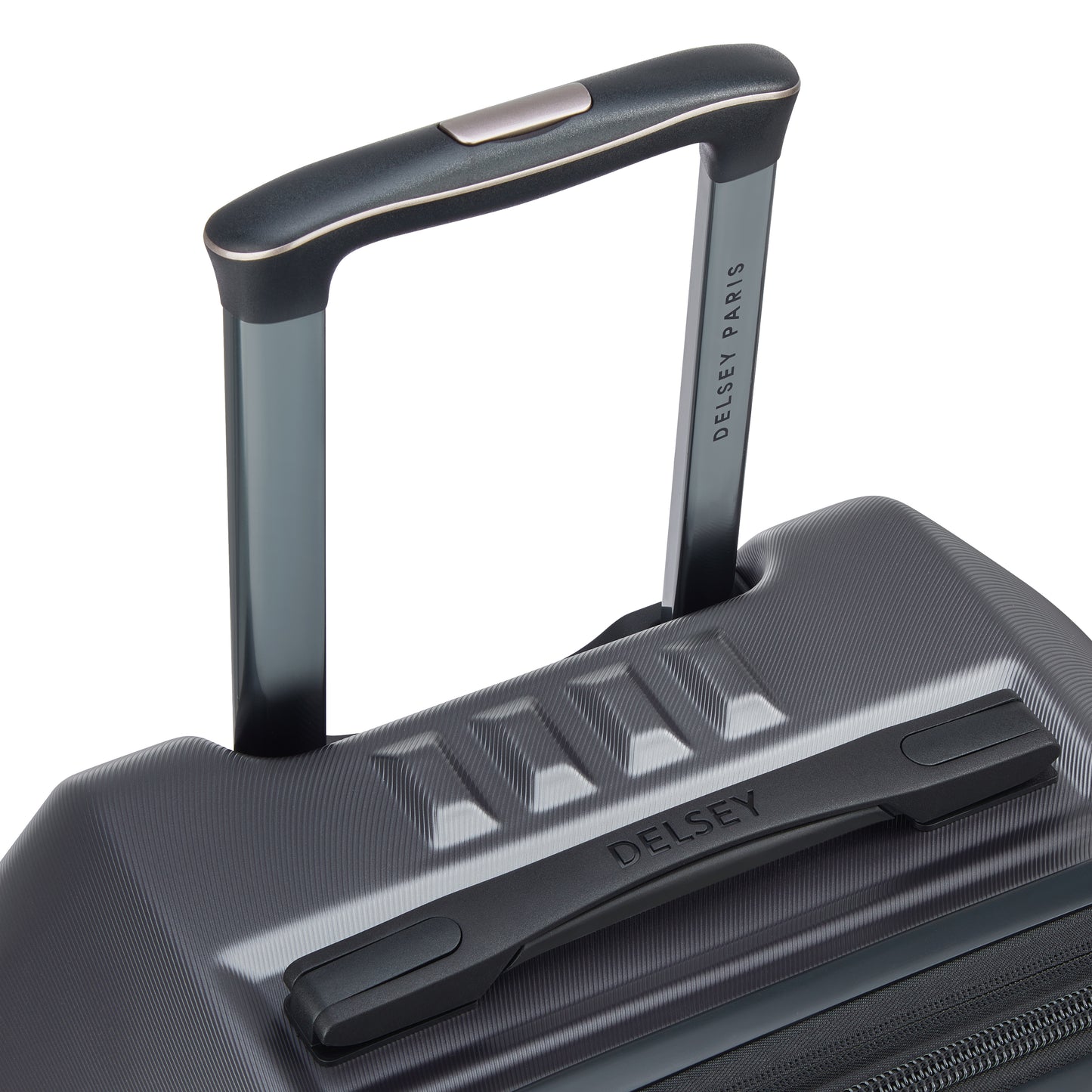 Alça retrátil e resistente de mala rígida cinza escuro com acabamento texturizado, marca DELSEY Paris gravada no puxador e haste telescópica em alumínio.