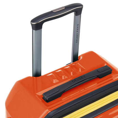 Detalhe da alça telescópica e da alça superior de mala rígida laranja da DELSEY, com acabamento moderno e design resistente para viagens.