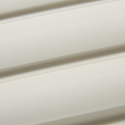 Detalhe da superfície rígida e acabamento off white da mala de viagem média DELSEY, destacando o design resistente e elegante do modelo Trunk Media.