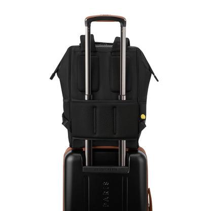 Mochila preta para notebook com alças acolchoadas e suporte para encaixe em mala de viagem com puxador retrátil, da DELSEY, combinando praticidade e durabilidade.
