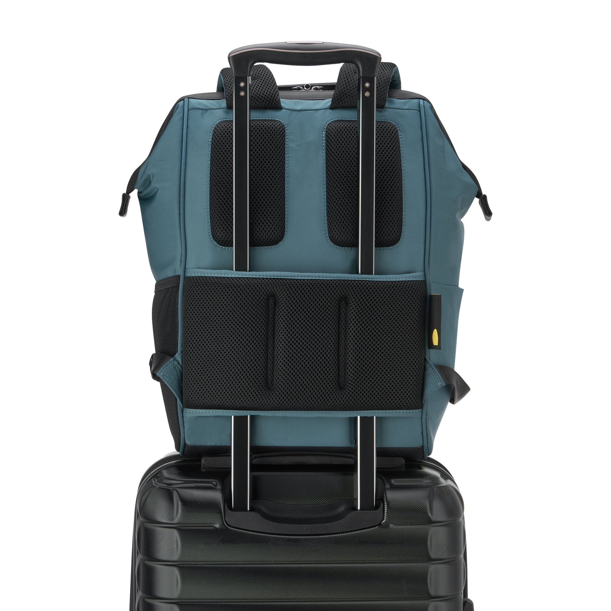 Mochila DELSEY em tom verde iguana com alças acolchoadas e suporte para fixação em mala de viagem, ideal para transportar notebook com conforto e segurança.